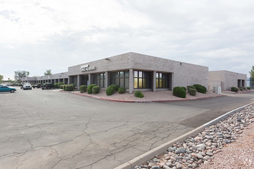 More Photos Of 511 W Guadalupe Rd, Gilbert Showroom For Lease