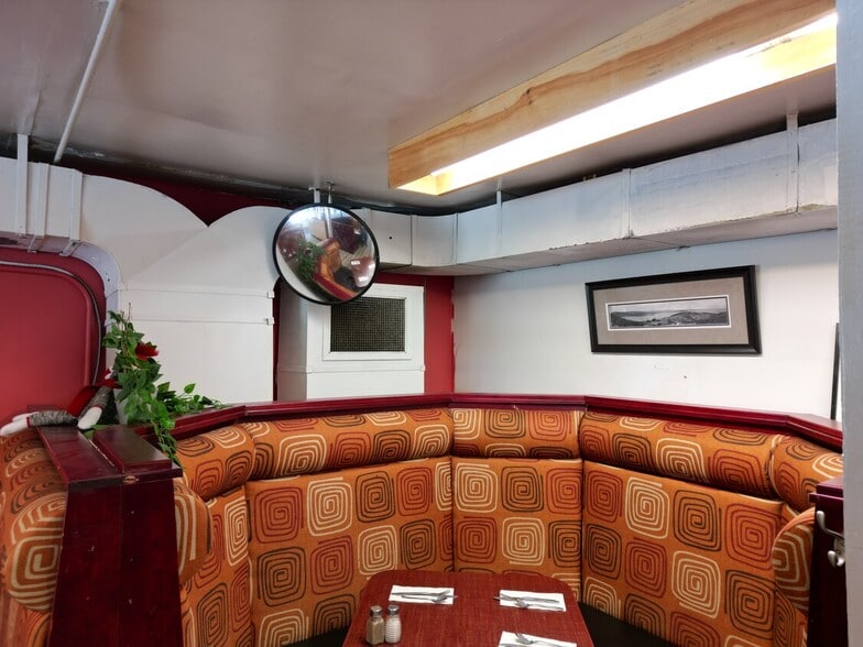 More Photos Of 655 Bayview Dr, Ottawa Restaurant For Sale