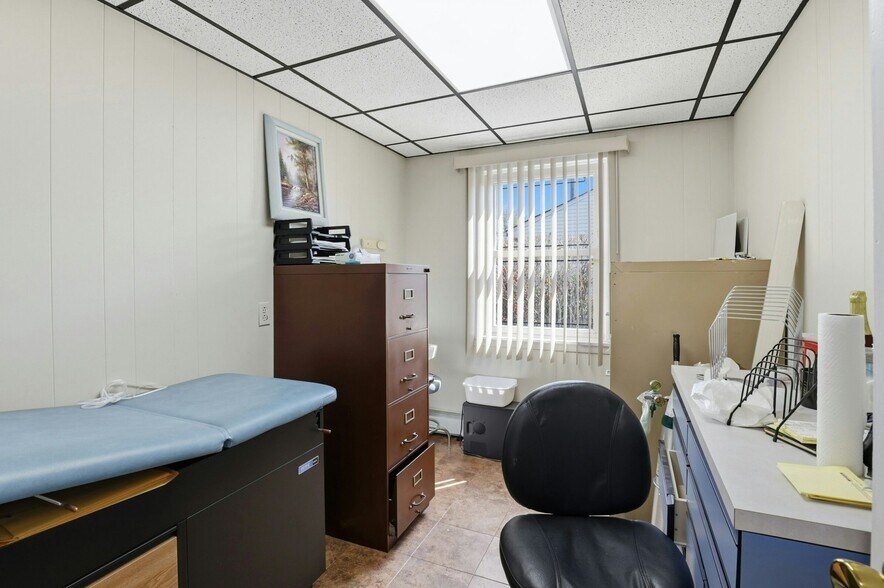 More Photos Of 4169 Iris Pl, Bethpage Medical For Sale