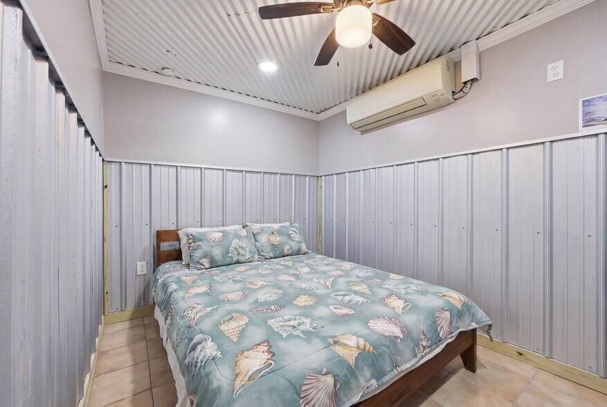 More Photos Of 505 3rd St, Cedar Key Restaurant For Sale
