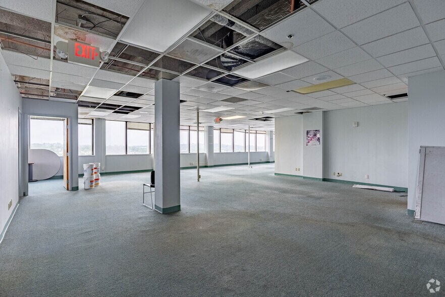 More Photos Of 7162 Reading Rd, Cincinnati Medical For Lease