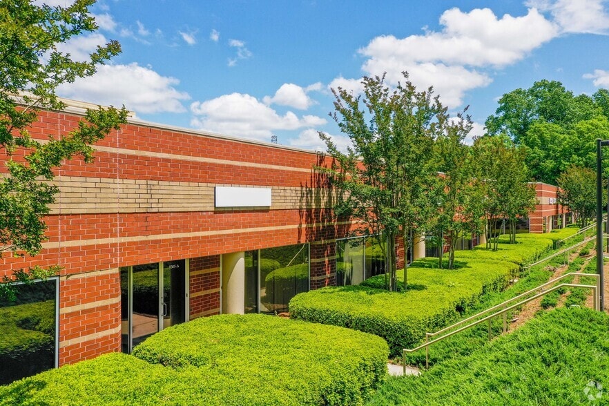 More Photos Of 9129 MONROE Rd, Charlotte Unknown For Lease