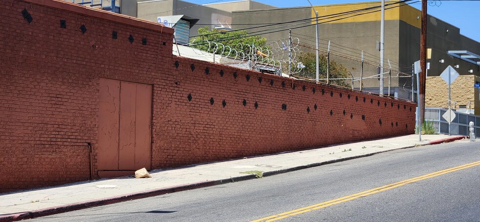 More Photos Of 1201-1215 W 6th St, Los Angeles Storefront For Lease
