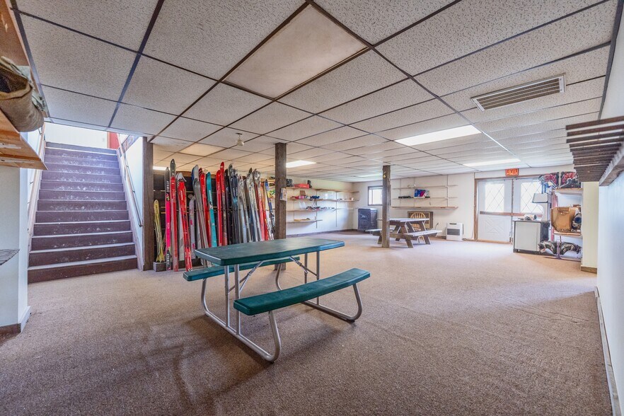More Photos Of 167 Hill Rd, Kingston Sports And Entertainment For Sale