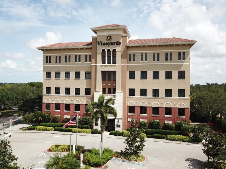 More Photos Of 75 Vineyards Blvd, Naples Office For Lease