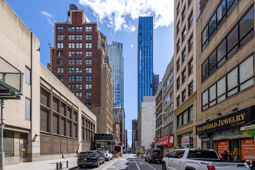 More Photos Of 11 W 30th St, New York Apartments For Lease