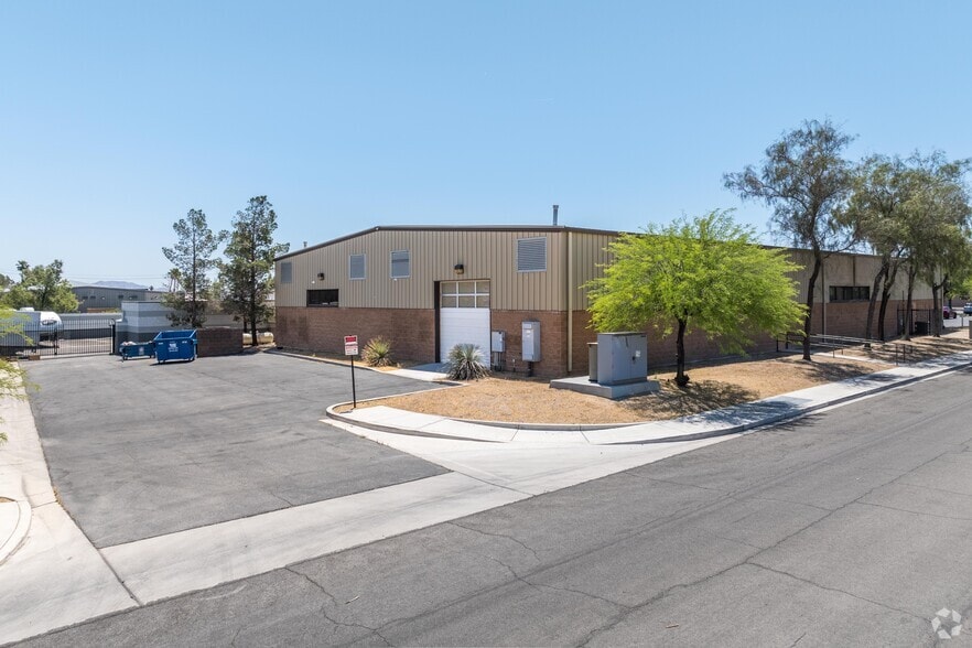 More Photos Of 3250 N Bronco St, Las Vegas General Retail For Sale