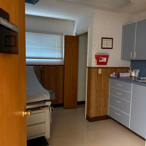 More Photos Of 3 Parkside Ct, Utica Medical For Lease