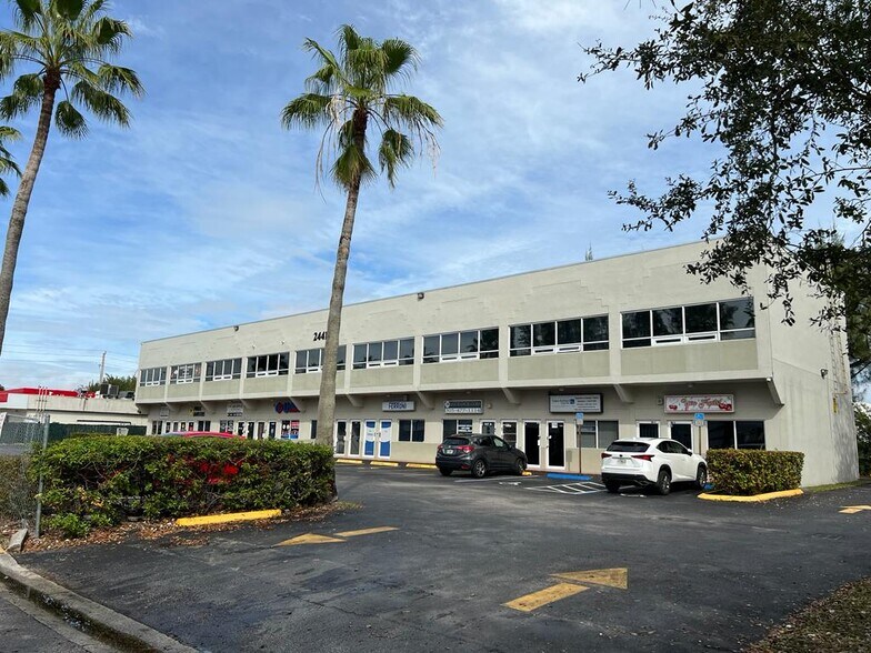 More Photos Of 2441 NW 93rd Ave, Miami Showroom For Sale