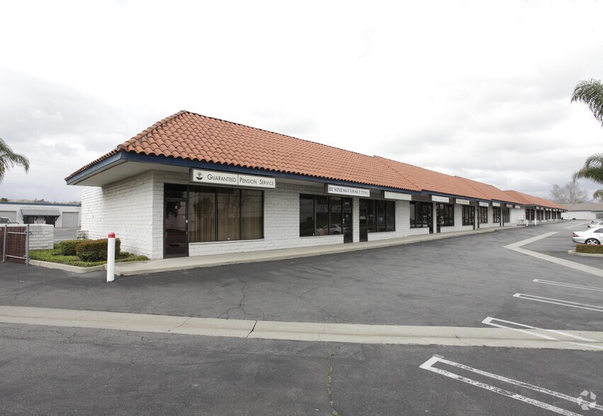 More Photos Of 3423-3431 Pomona Blvd, Pomona Unknown For Lease