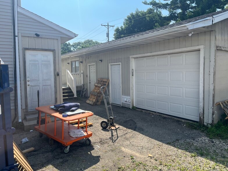 Primary Photo Of 4203 Beltline Hwy, Madison Showroom For Lease