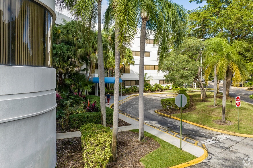 More Photos Of 9050 Pines Blvd, Pembroke Pines Office For Sale