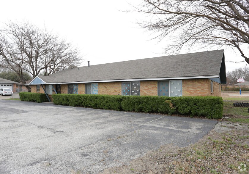 More Photos Of 900 E Belt Line Rd, DeSoto Daycare Center For Sale
