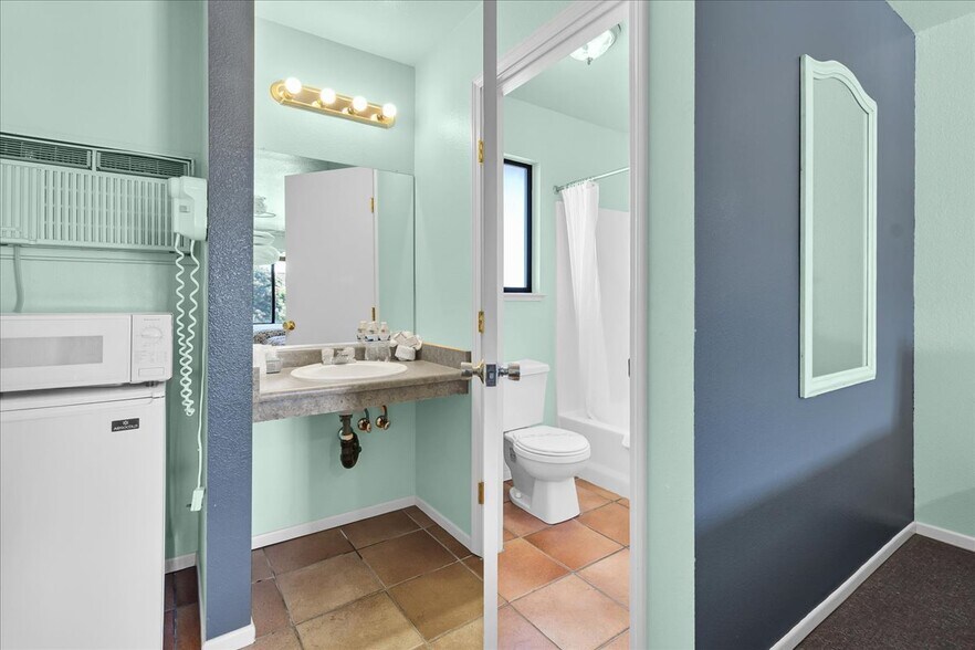 More Photos Of 1013 Front St, Soledad Hotel For Sale