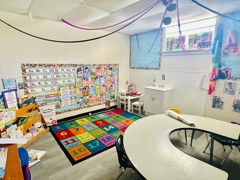 More Photos Of 7338 McHenry St, Houston Storefront Retail Office For Sale