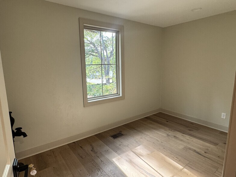 More Photos Of 1549 Colonial Dr, Tallahassee Office For Lease