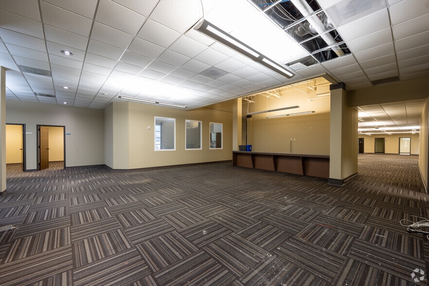 More Photos Of 303 Research Dr, Peachtree Corners Research And Development For Lease