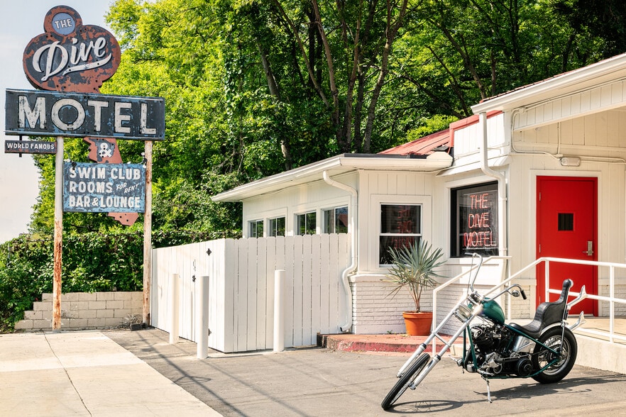 Primary Photo Of 1414 Dickerson Pike, Nashville Hotel For Sale