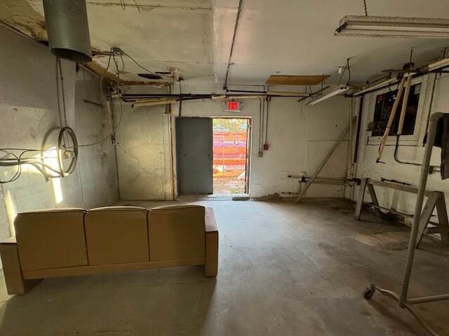 More Photos Of 483 Kings Hwy, Valley Cottage Storefront For Lease