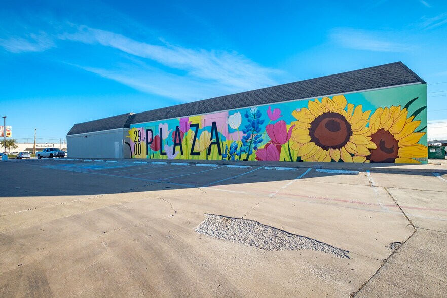 More Photos Of 2900 Walnut Hill Ln, Dallas Unknown For Lease