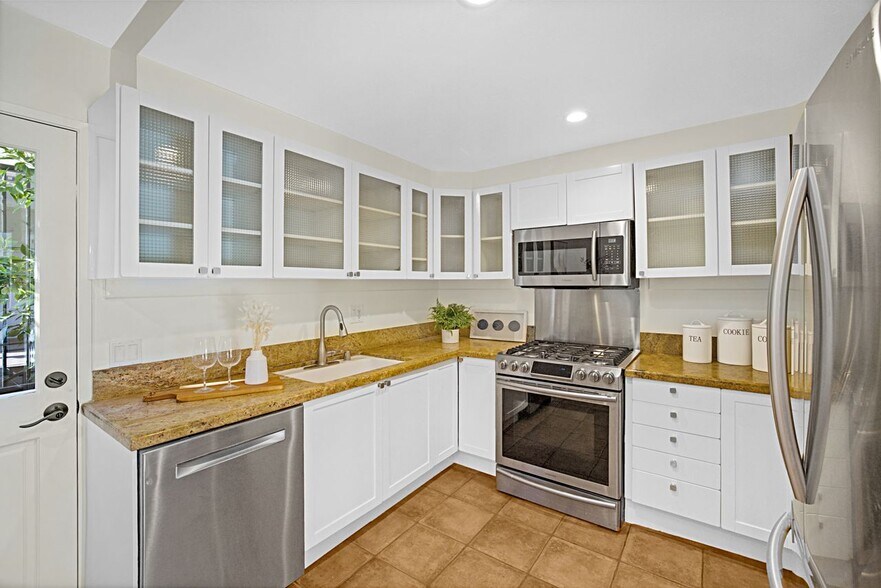 More Photos Of 7621 Norton Ave, West Hollywood Multifamily For Sale