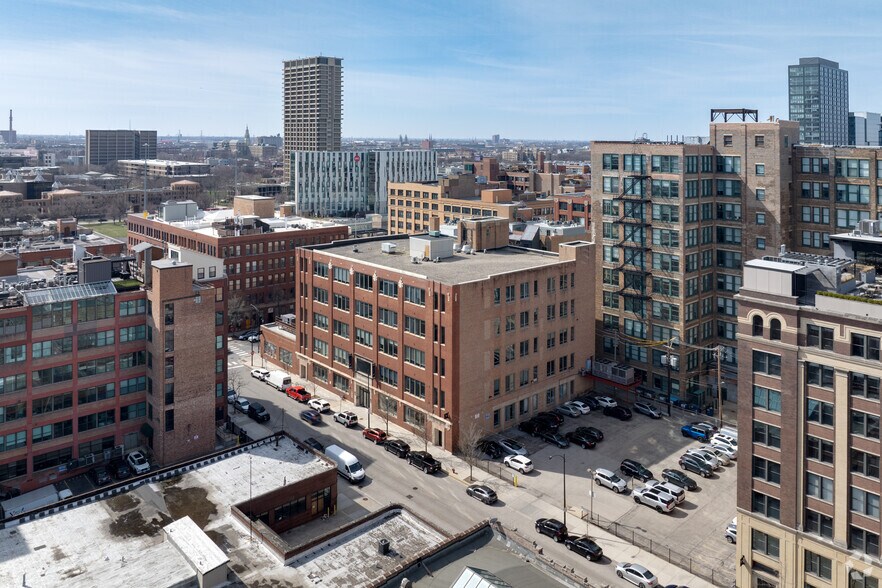 More Photos Of 322 S Green St, Chicago Office For Lease