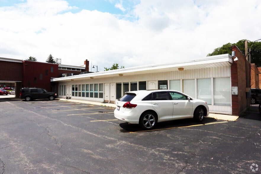 More Photos Of 905 W Hillgrove Ave, La Grange Office For Lease