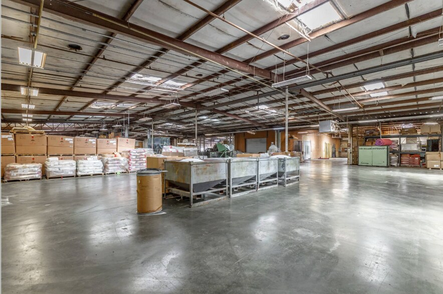 More Photos Of 1129 S Chattanooga St, LaFayette Warehouse For Sale