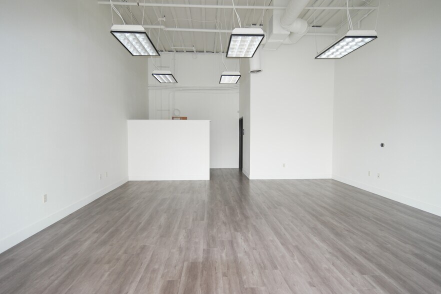 More Photos Of 2860 E Vineyard Ave, Oxnard Storefront Retail Office For Lease