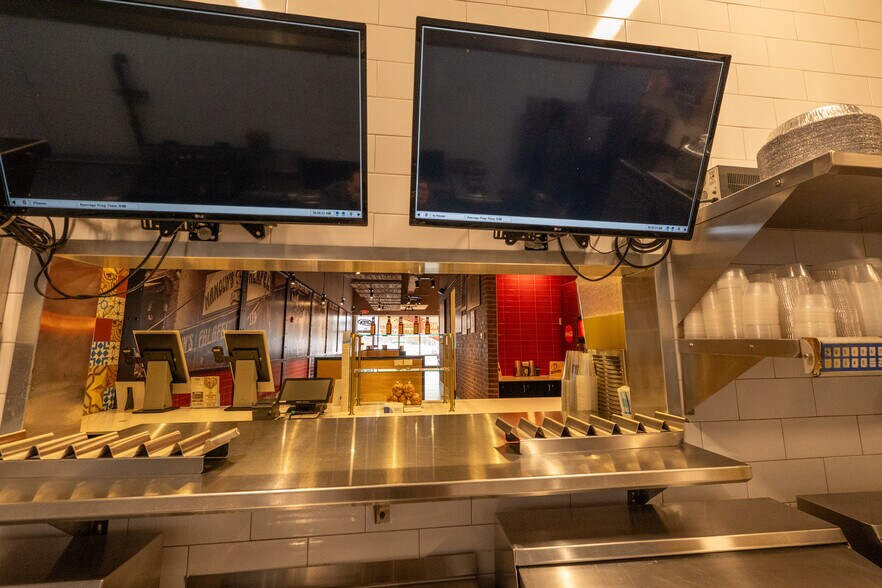 More Photos Of 84 Rt 17, East Rutherford General Retail For Lease