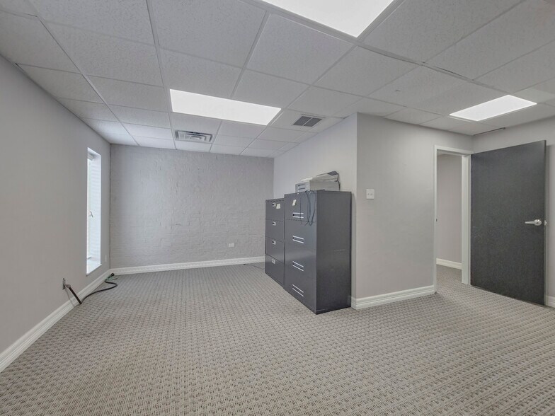 More Photos Of 6001 Nw Expressway, Oklahoma City Office For Sale