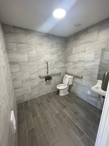 More Photos Of 706 1st St, Cheney Storefront Retail Office For Lease