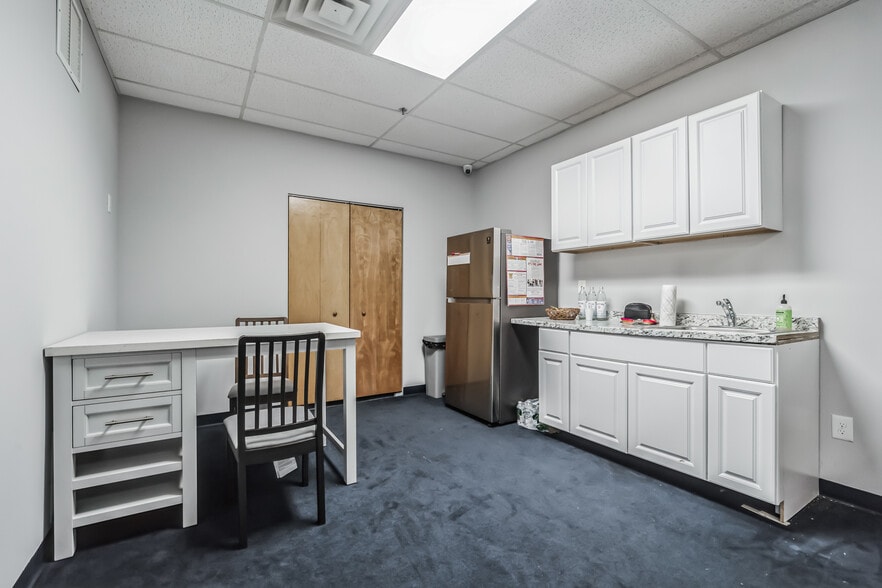 More Photos Of 600 Deer Rd, Cherry Hill Light Distribution For Sale