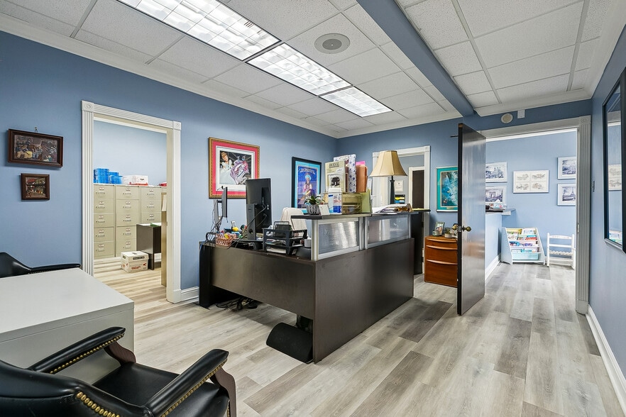 More Photos Of 2309 N Hullen St, Metairie Serviced Offices For Sale