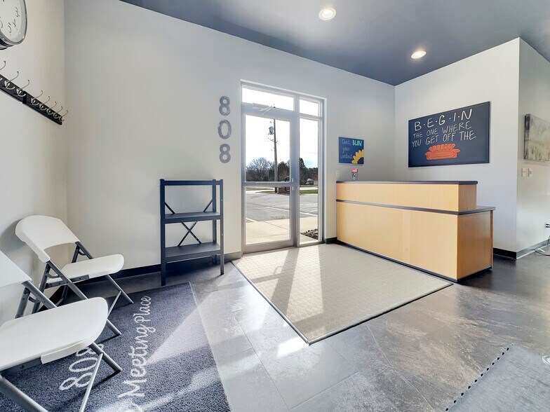 More Photos Of 808 4th St NE, Hampton Office For Sale