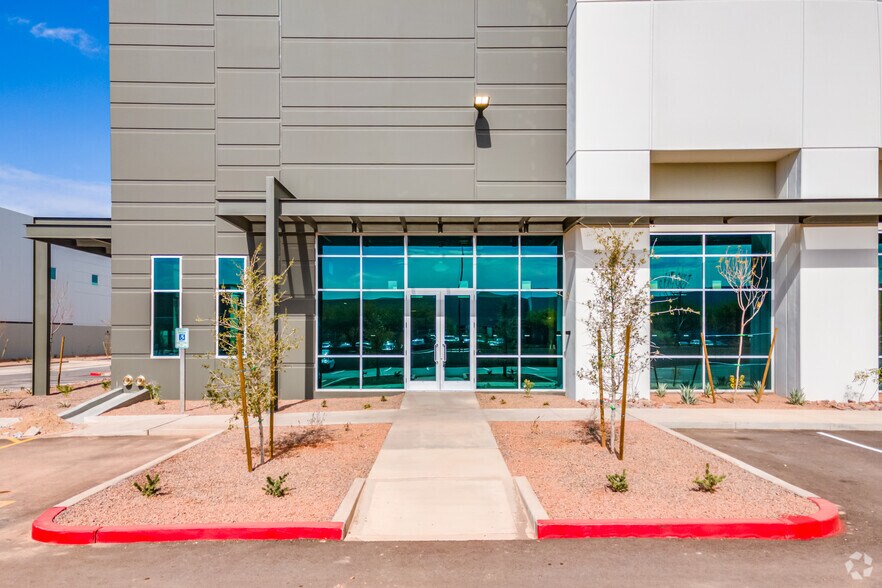 More Photos Of 855 N 107th Ave, Avondale Warehouse For Lease