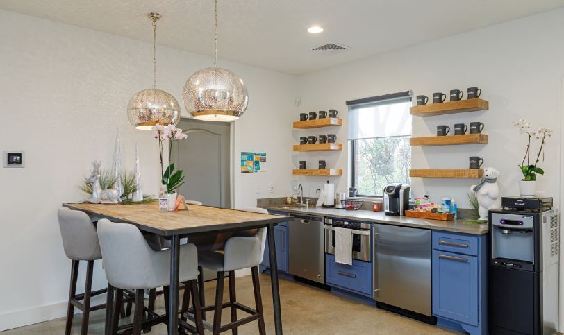 More Photos Of 400 Sugartree Ln, Franklin Office For Sale