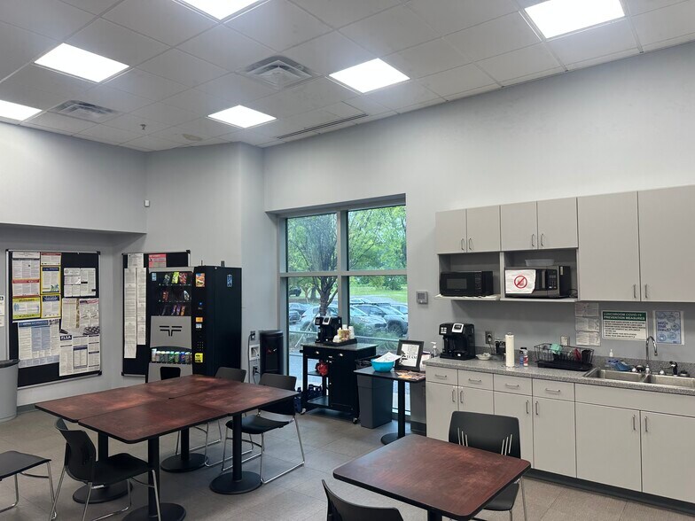 More Photos Of 7053 Rivers Ave, Charleston Office For Sale