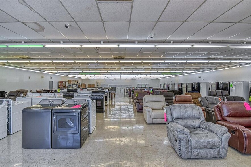 More Photos Of 102 E Central Blvd, Anadarko General Retail For Sale