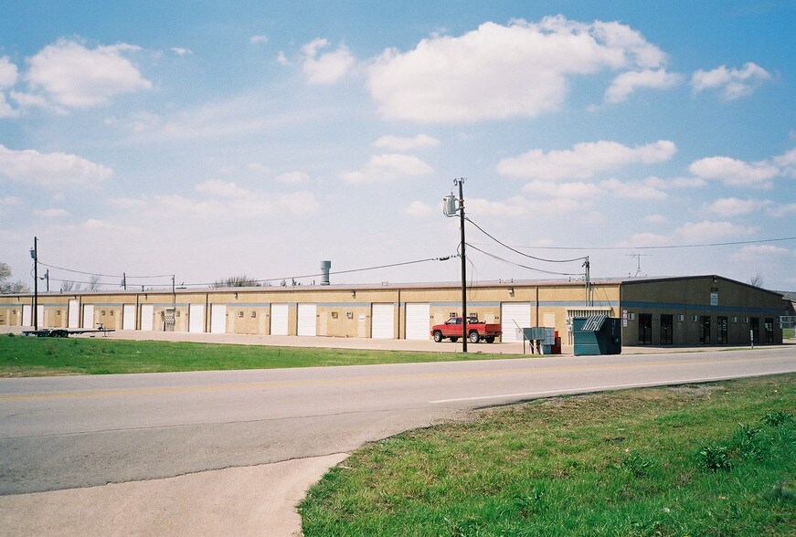 More Photos Of 2533 Franklin Dr, Mesquite Flex For Lease