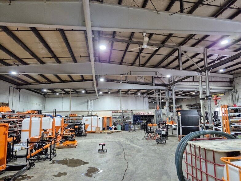 More Photos Of 280 Centre St, Petrolia Manufacturing For Lease