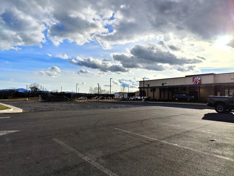 More Photos Of 20 Econo Ln, Lexington General Retail For Lease