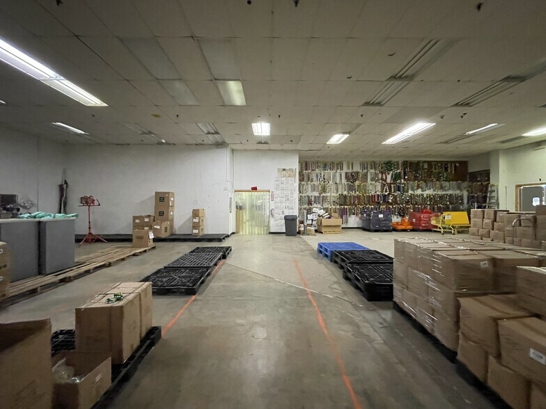 More Photos Of 2001 E Pass Rd, Gulfport Freestanding For Sale