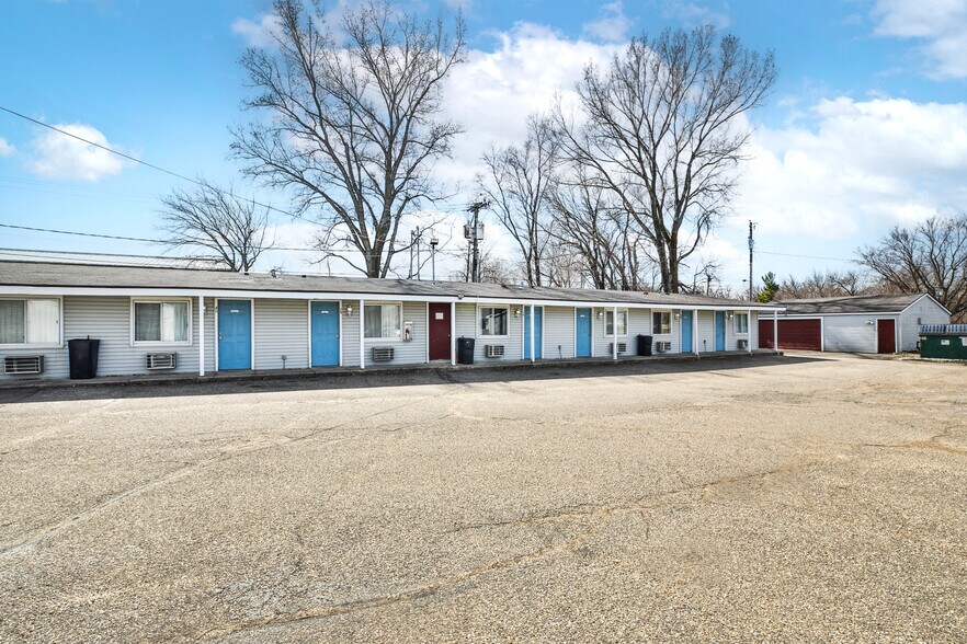 More Photos Of 2102 E Main St, Albert Lea Hotel For Sale