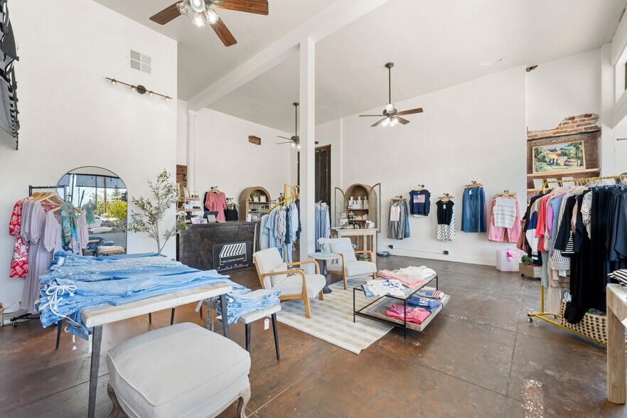 More Photos Of 505-678 Lincoln Blvd, Lincoln Storefront For Sale