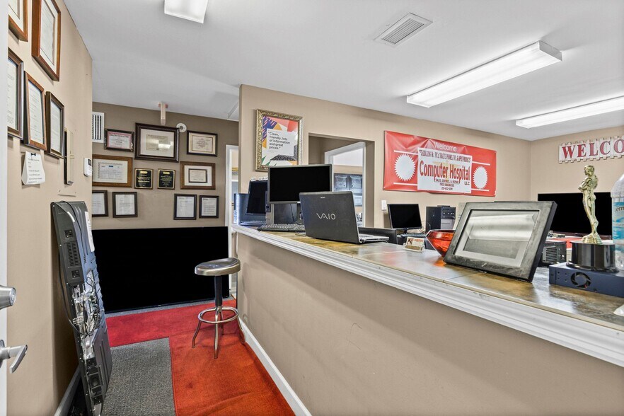 More Photos Of 3512 Godwin Ct, Mobile Medical For Sale