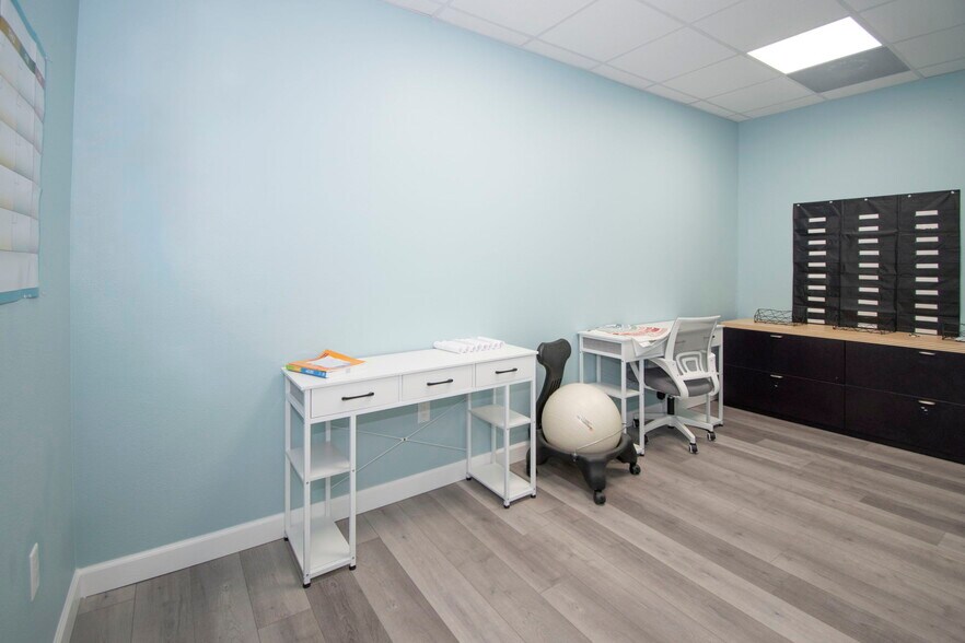 More Photos Of 4535 Tamiami Trl, Port Charlotte Office For Lease