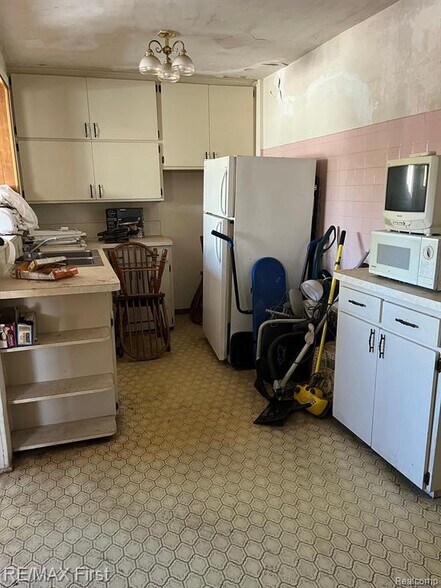 More Photos Of 1523 E 8 Mile Rd, Hazel Park Flex For Sale