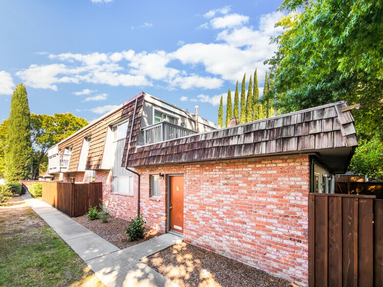 More Photos Of 2708 Jones Rd, Walnut Creek Apartments For Sale