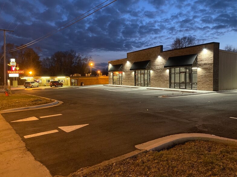 More Photos Of 10420 Blue Ridge Blvd, Kansas City Storefront Retail Office For Lease